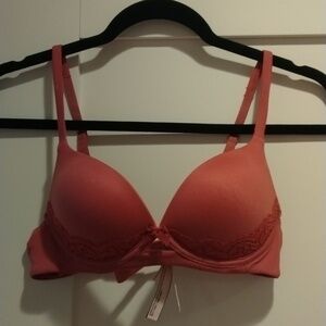 Victoria's Secret Body by Victoria Wirefree Bra